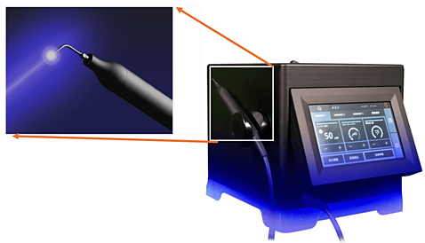 「ブルーラジカルP-01」は日本で開発された世界初の歯周病治療機器です。重度に進行した歯周病に対して、低侵襲（非外科）で治療可能であるため、従来の外科的治療法に比べ患者さんに対する侵襲（痛み、出血、ストレス）が少ない治療法です。